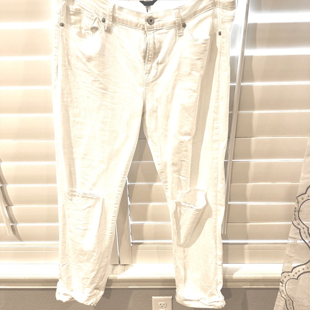 Lucky brand Brooke style size 14/32.  White with slit knees